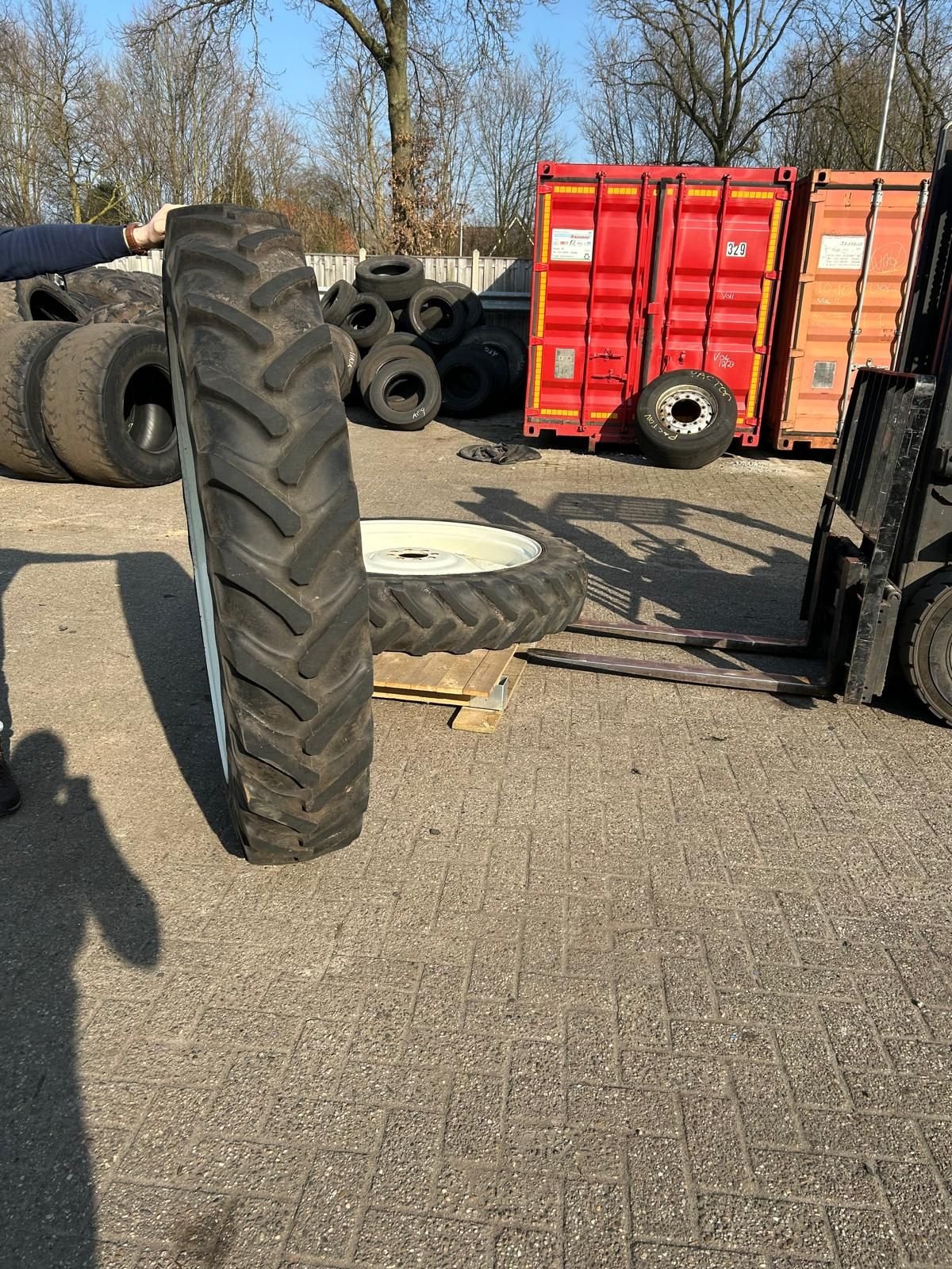 Reifen des Typs Sonstige Ford 10 serie (BKT / Alliance) Cultuurset, Gebrauchtmaschine in Vriezenveen (Bild 9)