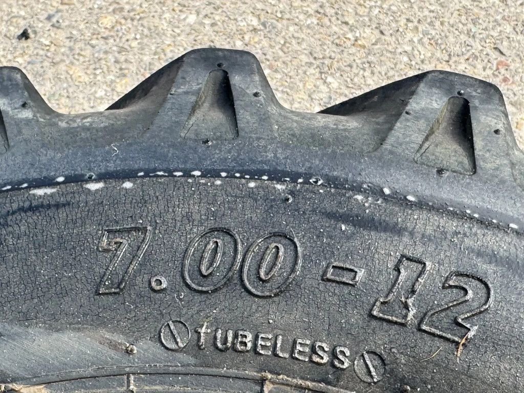 Reifen typu Sonstige Giant Banden met velg 7.00-12, Gebrauchtmaschine v Zevenbergschen Hoek (Obrázek 4)