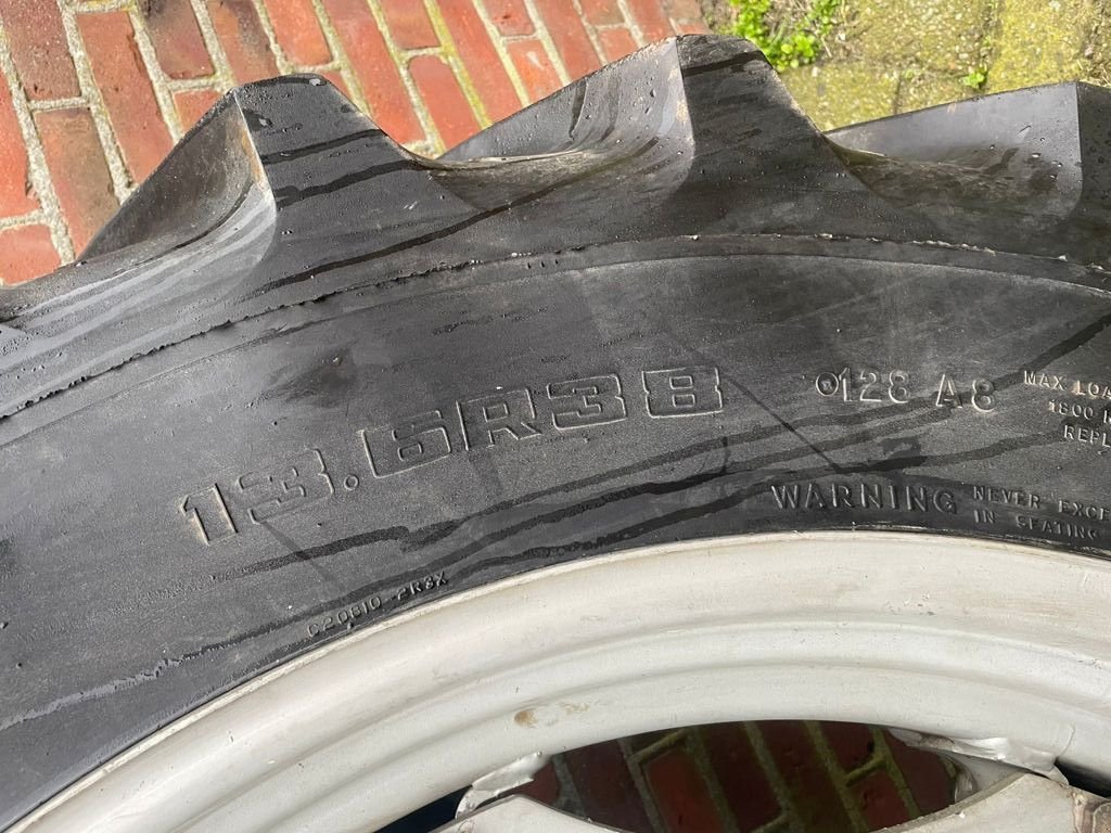 Reifen typu Sonstige Goodyear 13.6R38 SUPER TRACTION, Gebrauchtmaschine v MARIENHEEM (Obrázek 3)