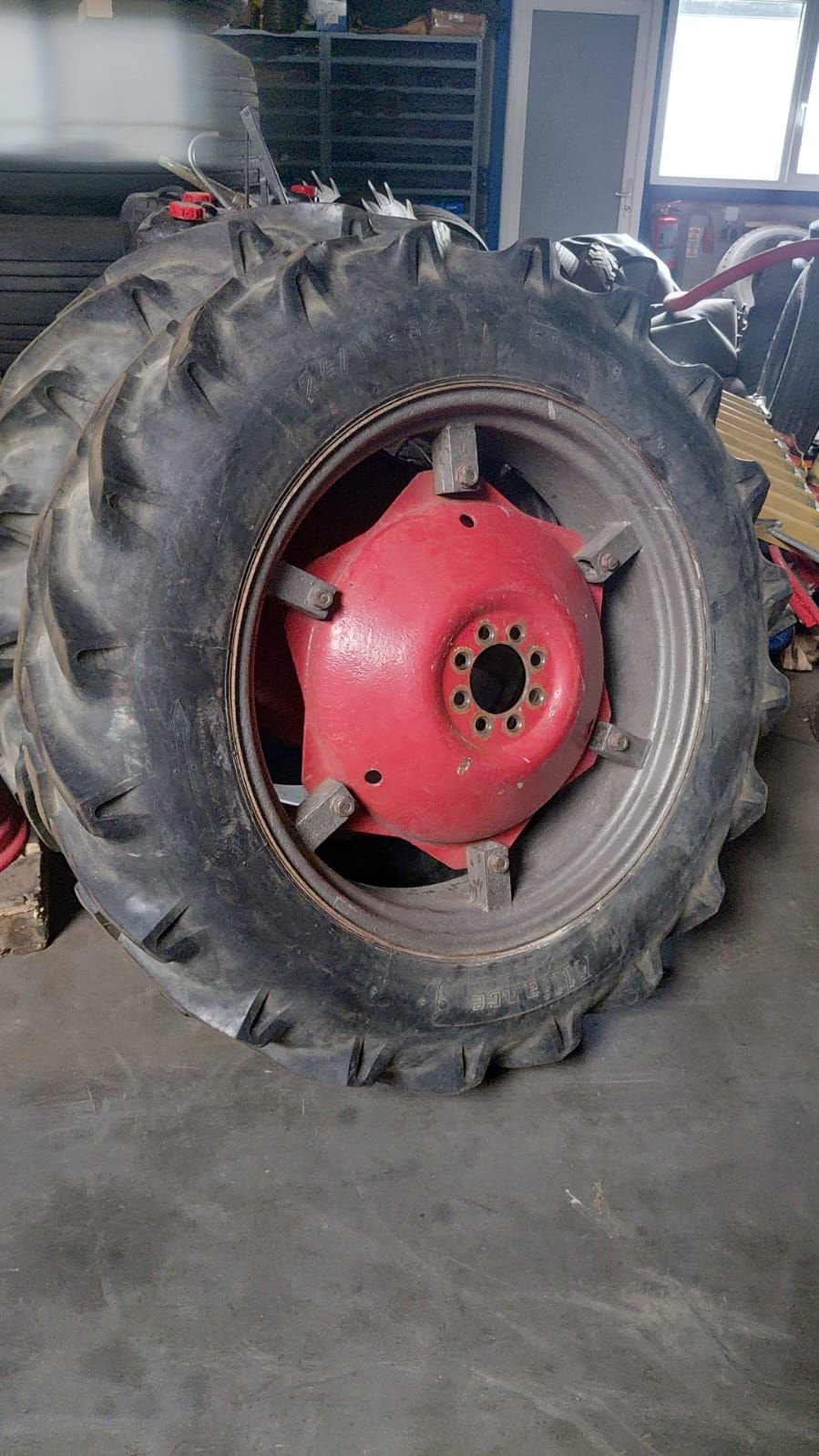 Reifen typu Sonstige MF en ford 11x32, Gebrauchtmaschine v Ermelo (Obrázek 1)