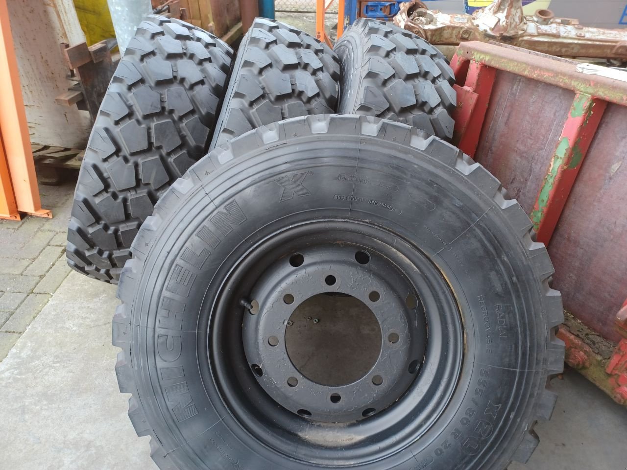 Reifen des Typs Sonstige Michelin banden ongebruikt Michelin banden ongebruikt michelin XZL 335-80 -R 20, Neumaschine in Mariahout (Bild 6)