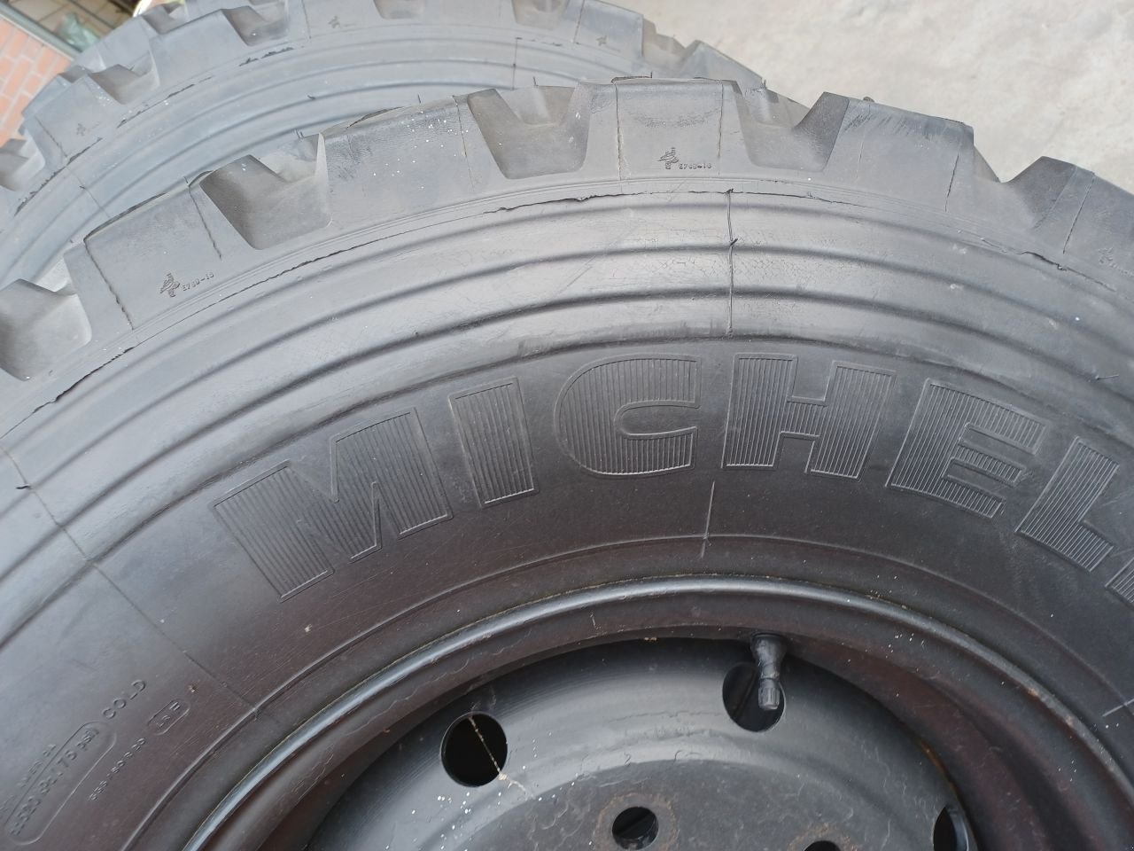 Reifen des Typs Sonstige Michelin banden ongebruikt Michelin banden ongebruikt michelin XZL 335-80 -R 20, Neumaschine in Mariahout (Bild 2)