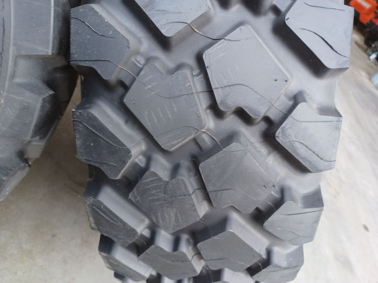 Reifen des Typs Sonstige Michelin banden ongebruikt Michelin banden ongebruikt michelin XZL 335-80 -R 20, Neumaschine in Mariahout (Bild 7)