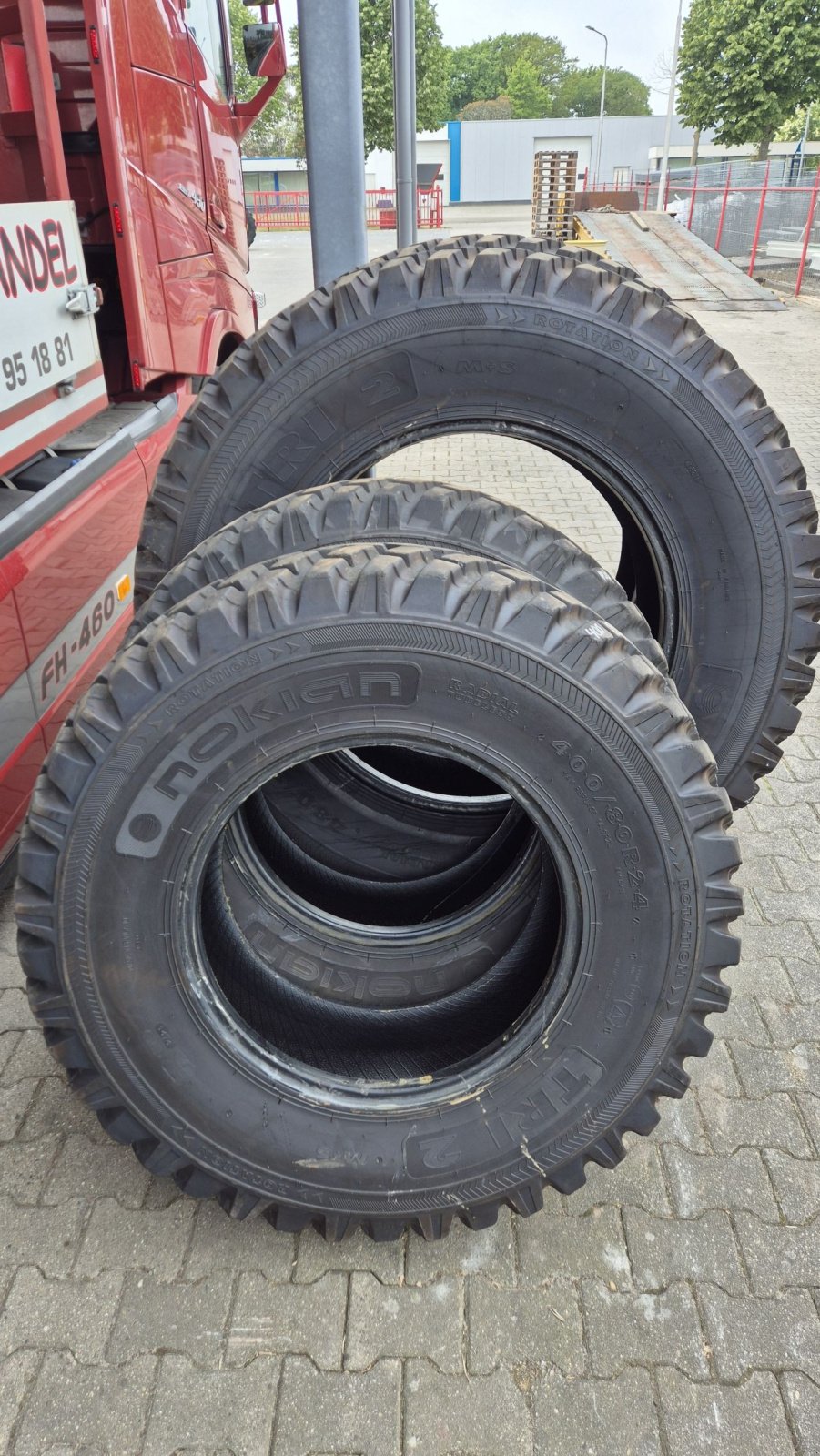 Reifen typu Sonstige NOKIAN TRI 2 480/80R34 en 400/80R24 banden, Gebrauchtmaschine v Schoonebeek (Obrázek 2)