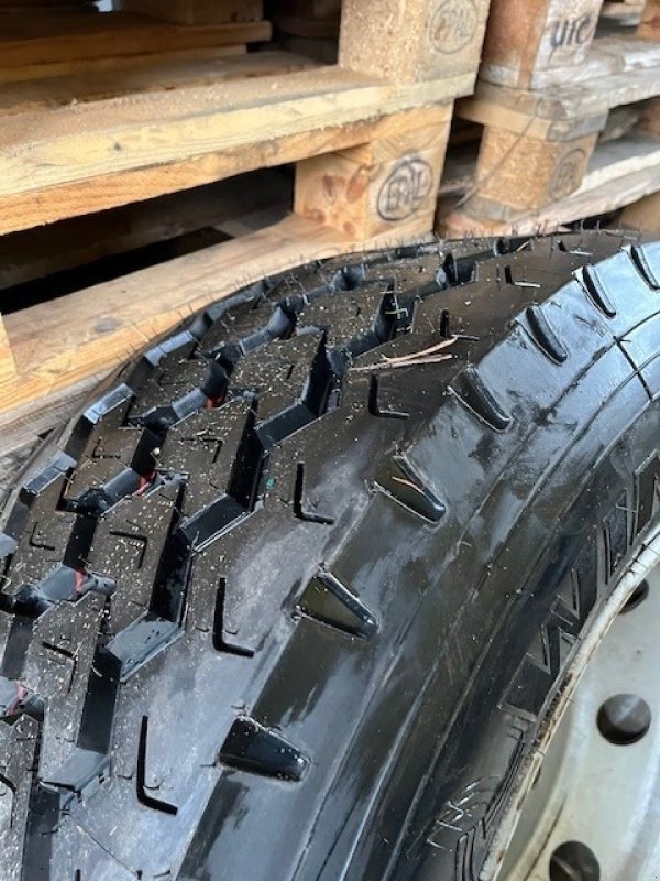 Reifen des Typs Sonstige Reifen 385/55 R22.5-20 WG C28 158 E, Neumaschine in Ebersbach (Bild 10)
