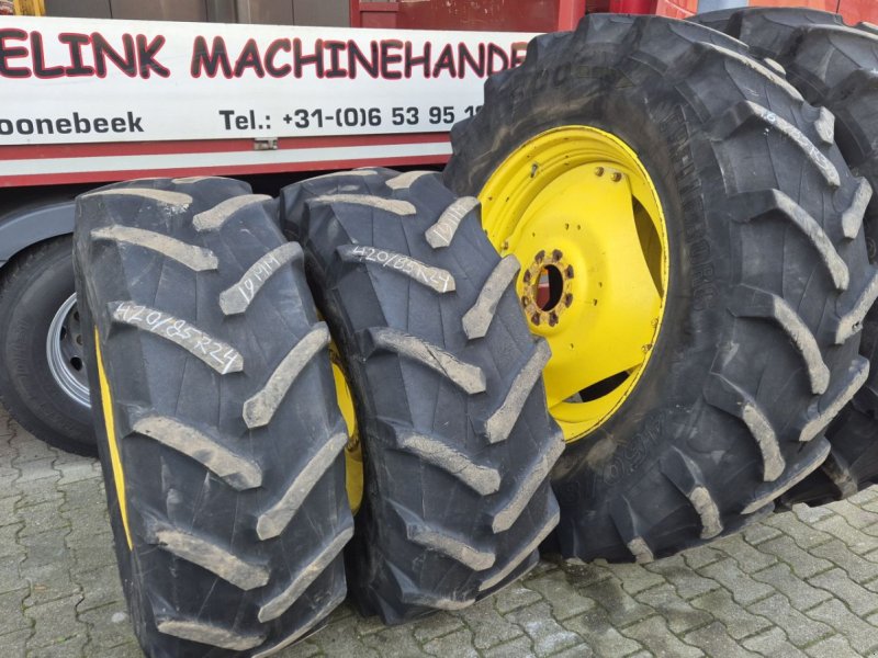 Reifen van het type Sonstige Trelleborg op John Deere velgen 460/85R38 en 420/85R24 TM600, Gebrauchtmaschine in Schoonebeek