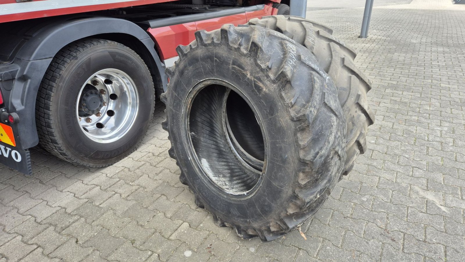 Reifen Türe ait Stomil 14.9R24 kormoran, Gebrauchtmaschine içinde Schoonebeek (resim 2)