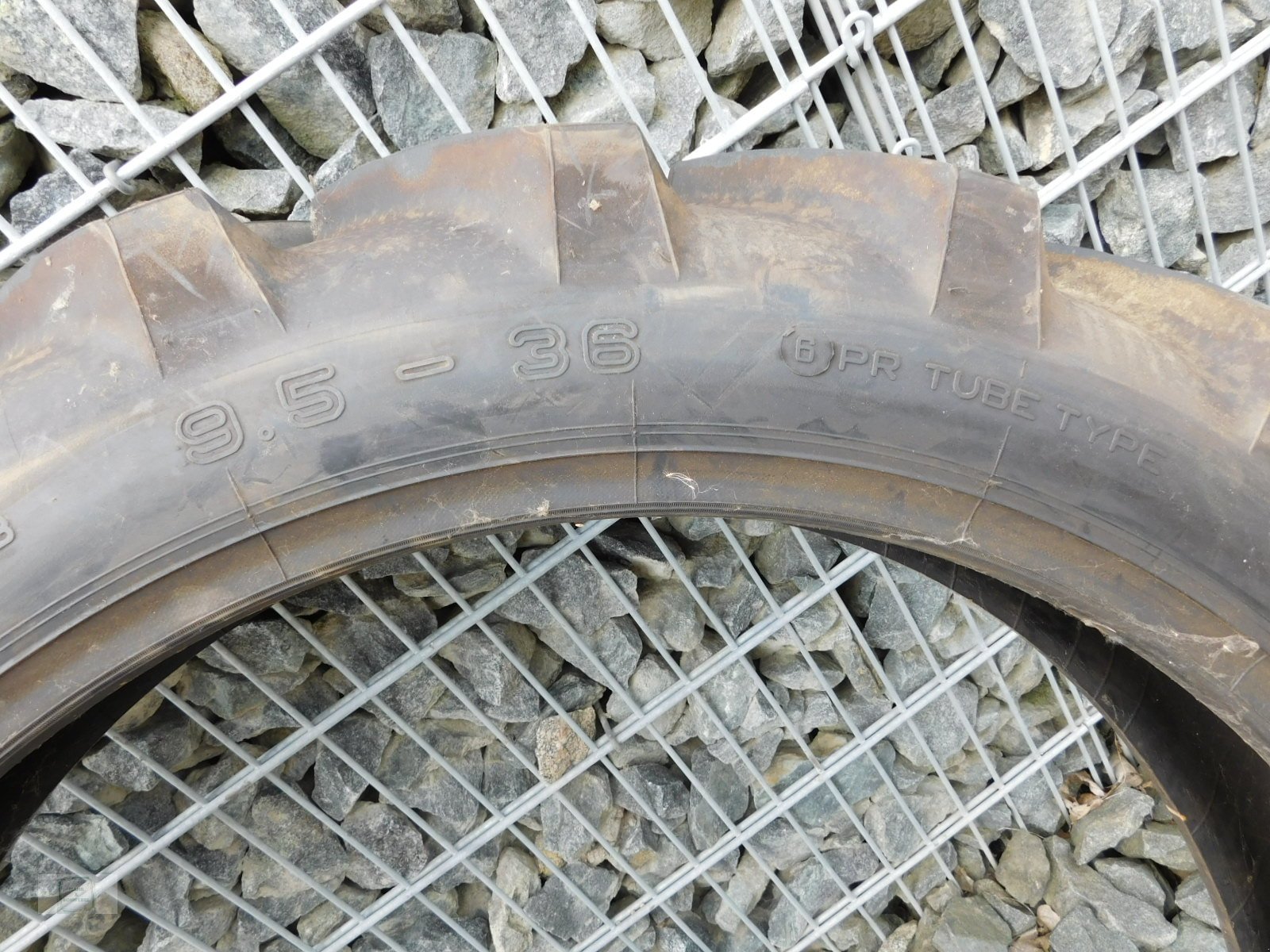Reifen des Typs Stomil 9.5-36, Gebrauchtmaschine in Gross-Bieberau (Bild 3)