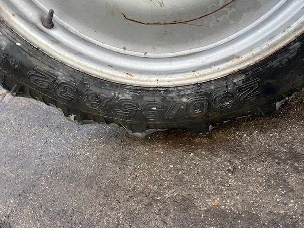 Reifen des Typs Taurus 230/95 R32, Gebrauchtmaschine in Callantsoog (Bild 3)