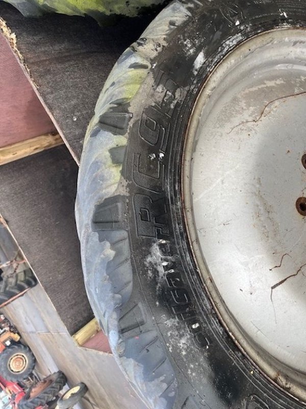 Reifen des Typs Taurus 230/95 R32, Gebrauchtmaschine in Callantsoog (Bild 2)