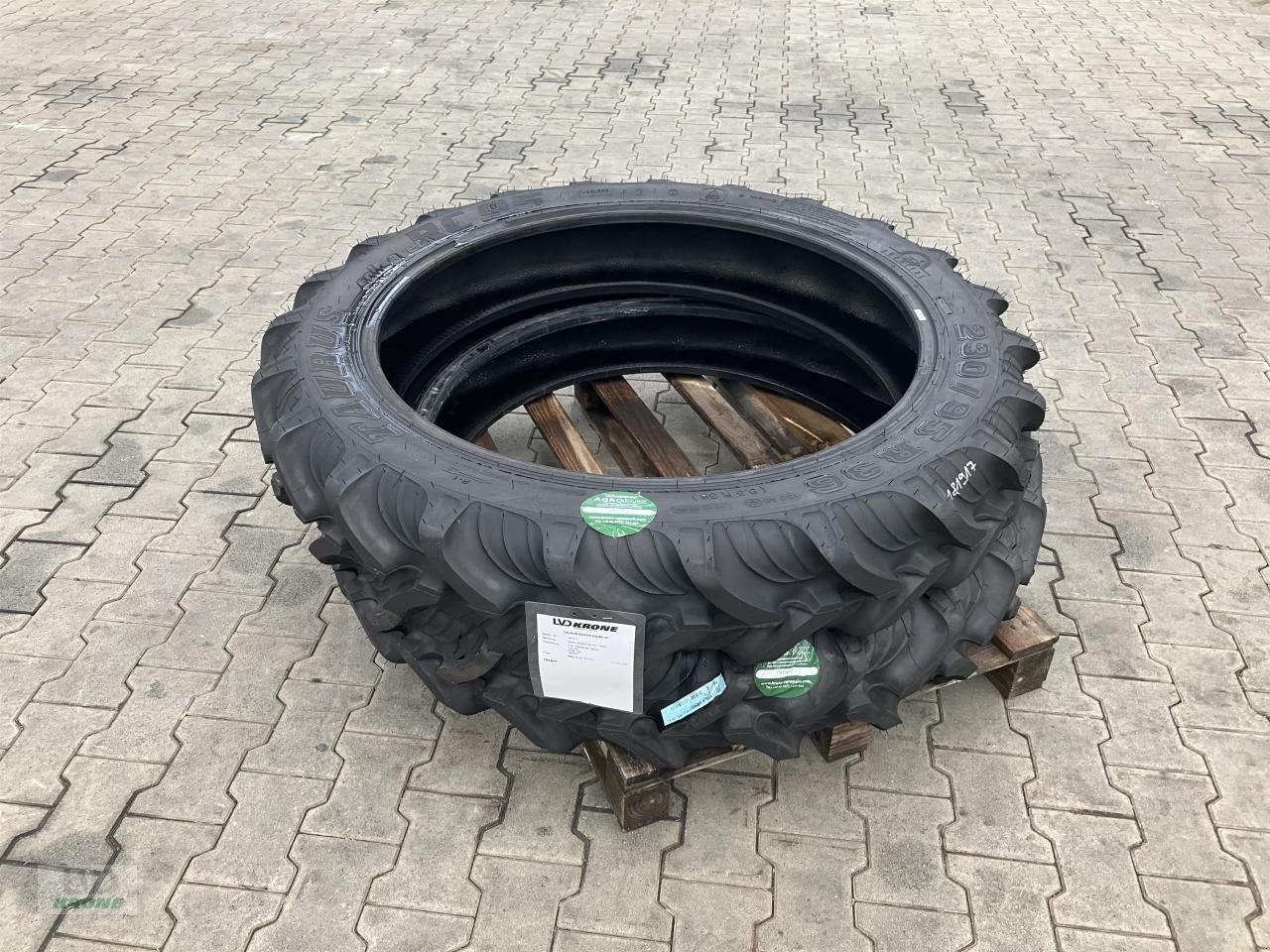 Reifen des Typs Taurus 230/95R36, Gebrauchtmaschine in Spelle (Bild 1)