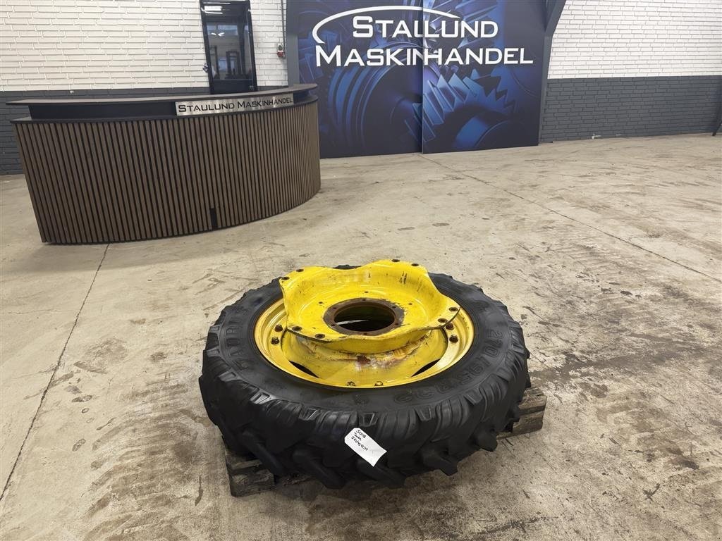 Reifen des Typs Taurus 270/95 R32, Gebrauchtmaschine in Haderup (Bild 1)