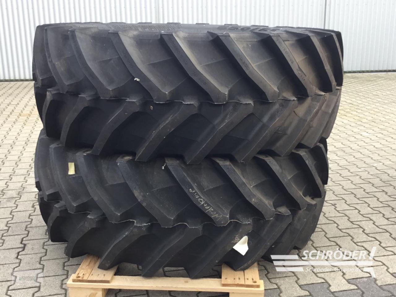 Reifen типа Trelleborg 2X 650/65 R42 NEU, Gebrauchtmaschine в Lastrup (Фотография 1)