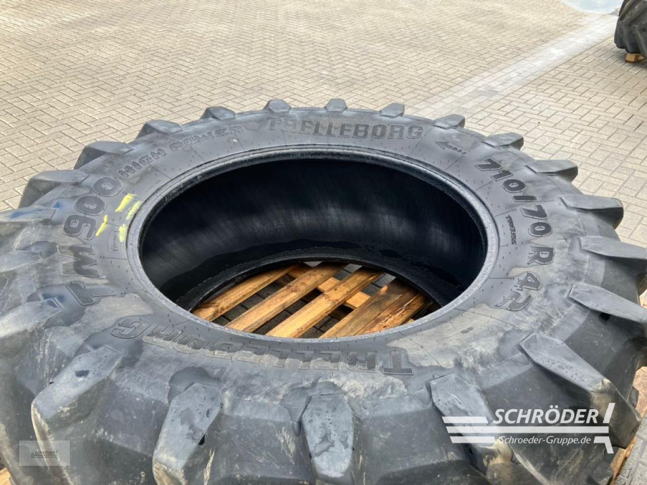 Reifen типа Trelleborg 2X 710/70 R42, Gebrauchtmaschine в Twistringen (Фотография 2)