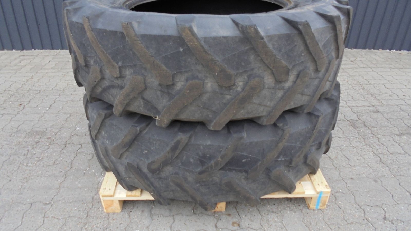 Reifen tipa Trelleborg 420/85-34, Gebrauchtmaschine u Ribe (Slika 2)