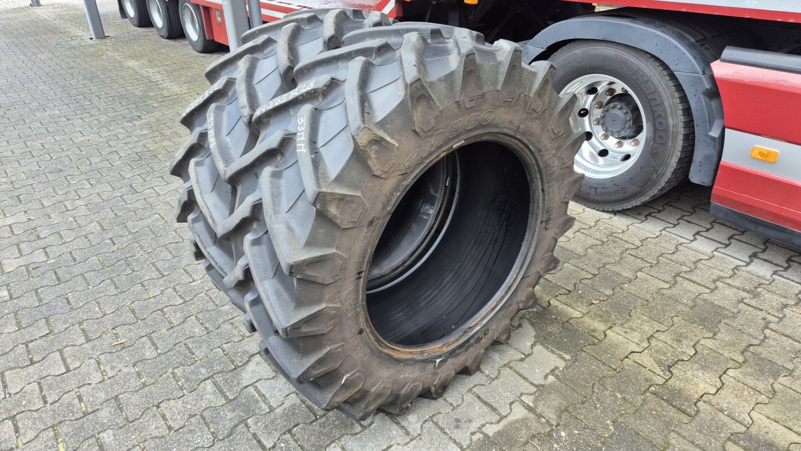 Reifen des Typs Trelleborg 440/65R28 met 33mm, Gebrauchtmaschine in Schoonebeek (Bild 2)