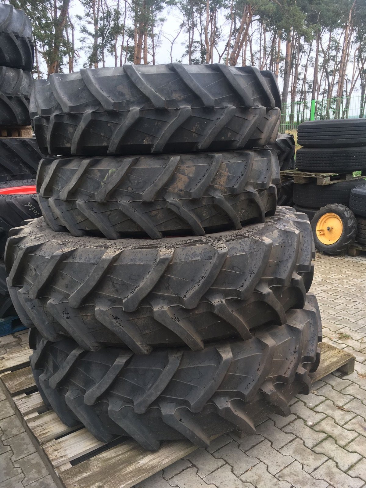 Reifen des Typs Trelleborg 480/70R42 + 14.9R30, Gebrauchtmaschine in Hillerse (Bild 1)