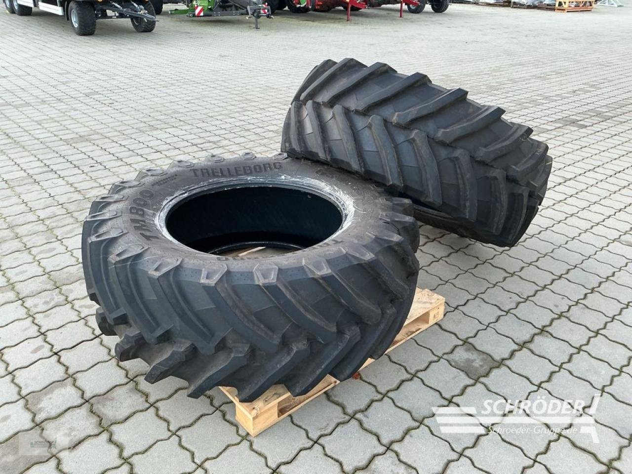 Reifen des Typs Trelleborg 650/65 R38, Neumaschine in Hemmoor (Bild 7)