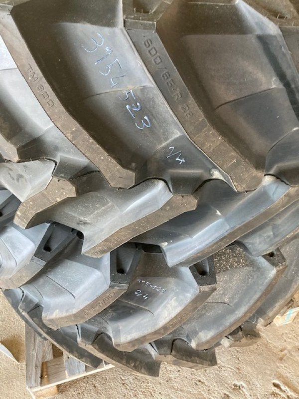 Reifen des Typs Trelleborg 650/75R38 + 600/65R28, Neumaschine in Gadenstedt (Bild 5)