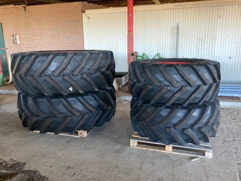Reifen des Typs Trelleborg 650/75R38 + 600/65R28, Neumaschine in Gadenstedt (Bild 1)
