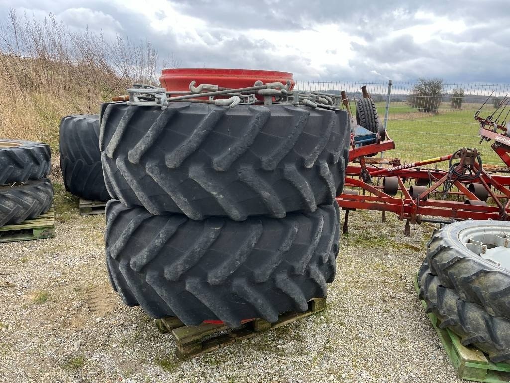 Reifen des Typs Trelleborg 710/75-42 & 600/70-34, Gebrauchtmaschine in Mern (Bild 4)