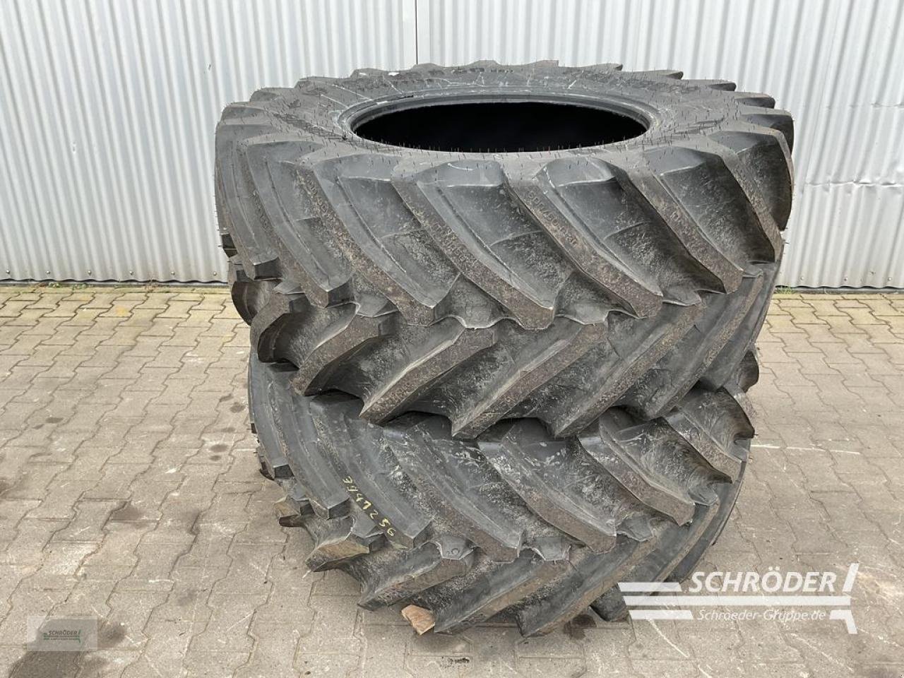 Reifen des Typs Trelleborg VF 600/60 R30, Neumaschine in Wildeshausen (Bild 1)
