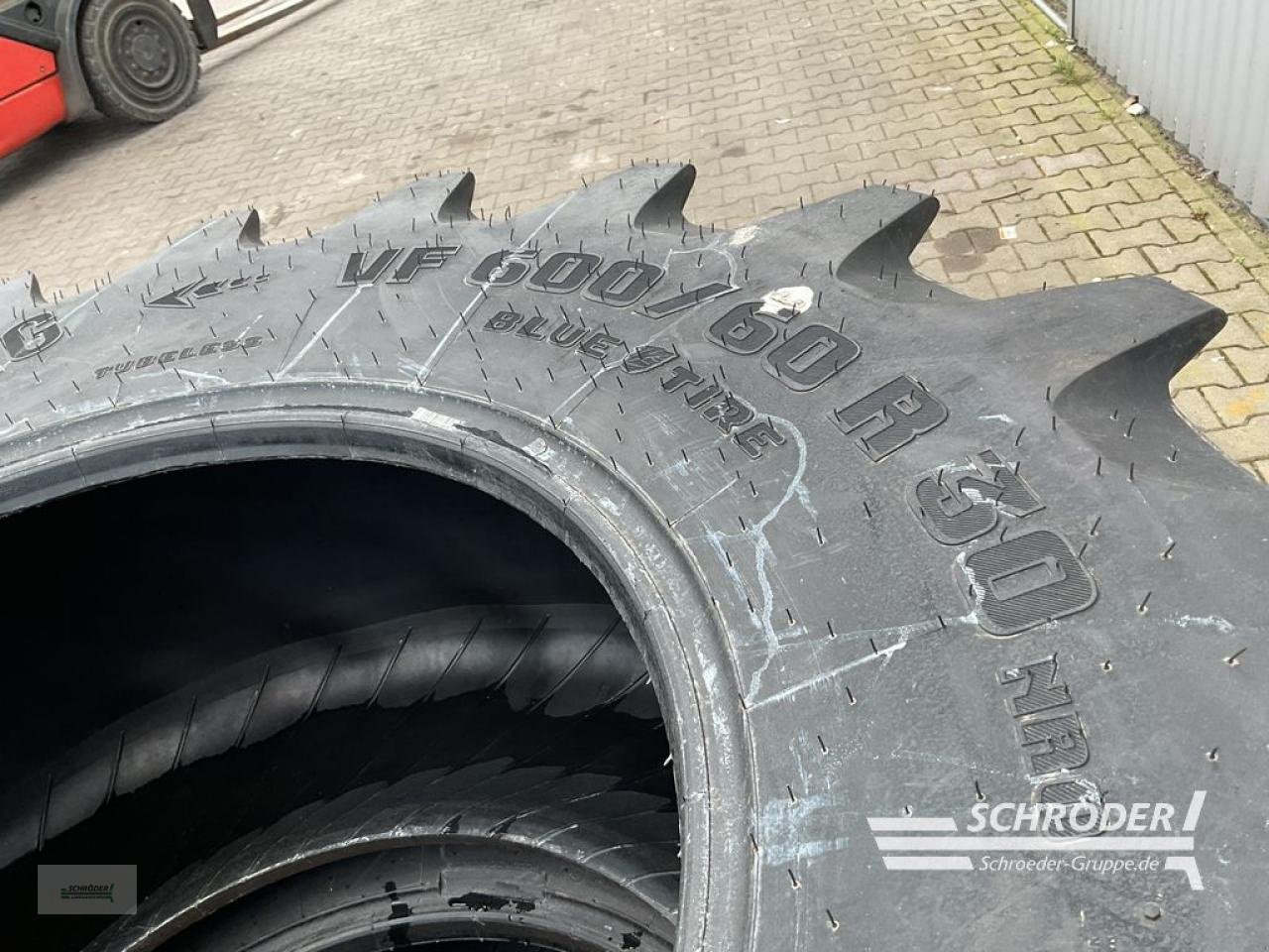 Reifen des Typs Trelleborg VF 600/60 R30, Neumaschine in Wildeshausen (Bild 3)
