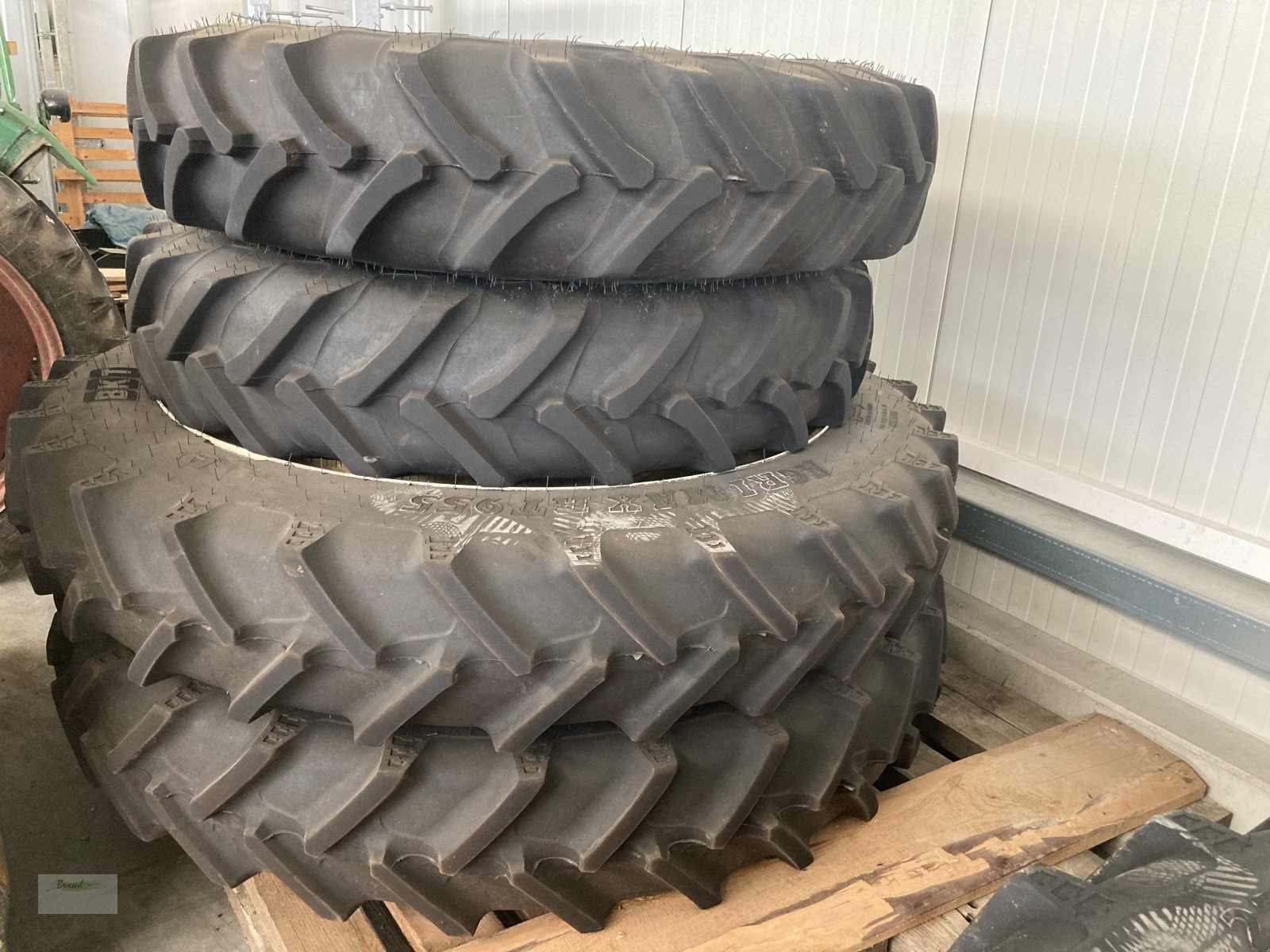 Reifen des Typs Valtra Komplettradsatz 270/95R32 + 270/95R46, Gebrauchtmaschine in Beilngries (Bild 1)