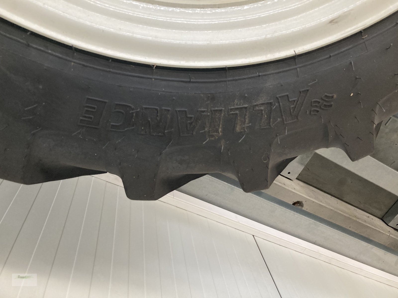 Reifen des Typs Valtra Komplettradsatz 270/95R32 + 270/95R46, Gebrauchtmaschine in Beilngries (Bild 3)