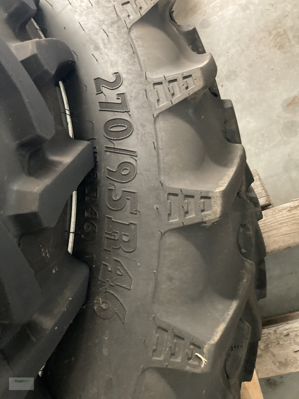 Reifen des Typs Valtra Komplettradsatz 270/95R32 + 270/95R46, Gebrauchtmaschine in Beilngries (Bild 4)
