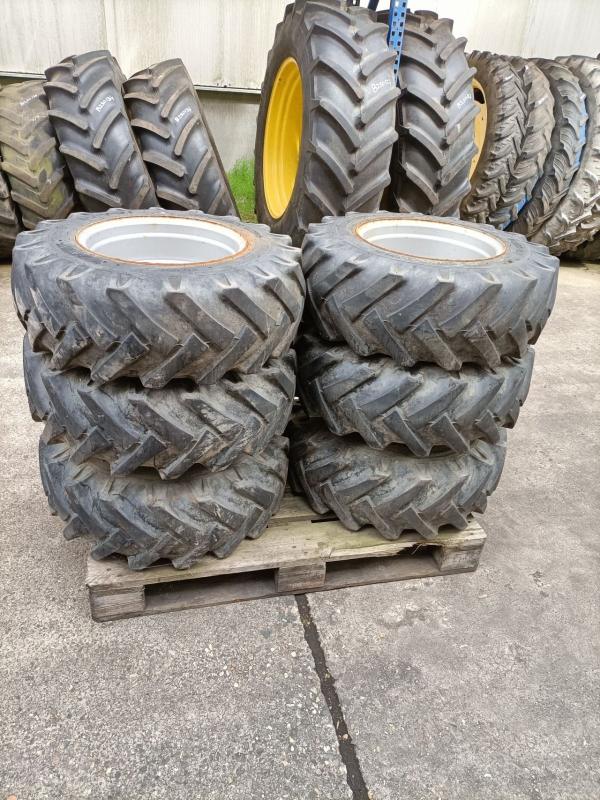 Reifen Türe ait Vredestein 10/75-15.3, Gebrauchtmaschine içinde Wieringerwerf (resim 2)