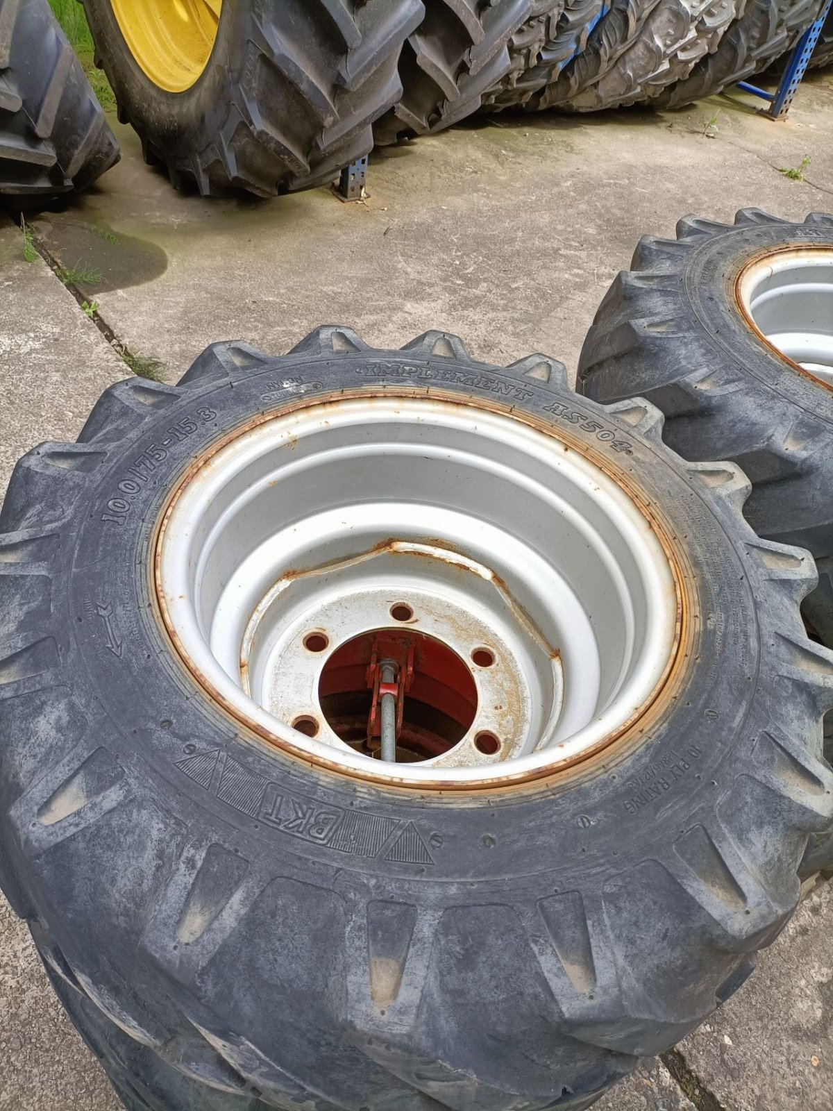 Reifen Türe ait Vredestein 10/75-15.3, Gebrauchtmaschine içinde Wieringerwerf (resim 3)