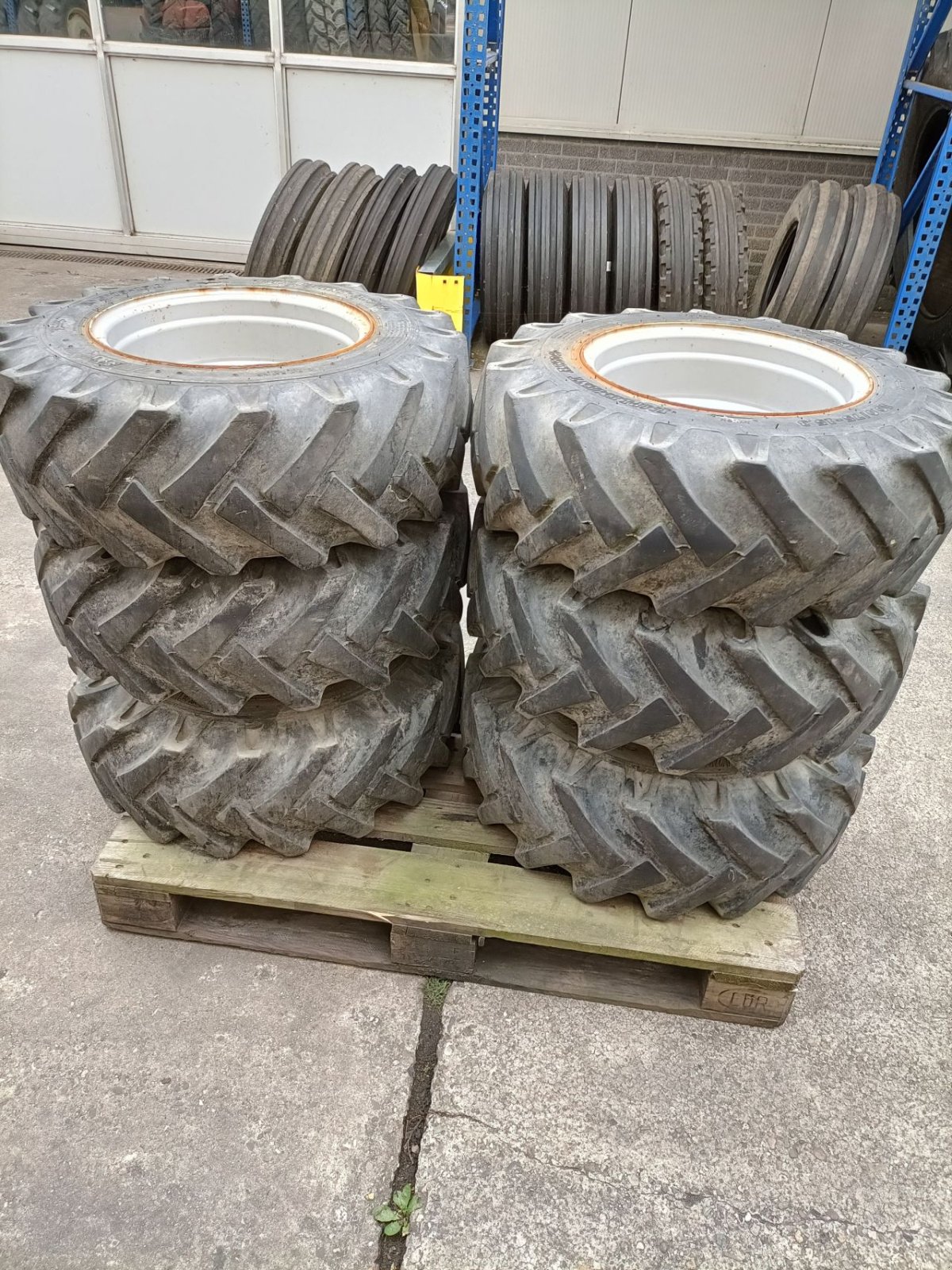 Reifen Türe ait Vredestein 10/75-15.3, Gebrauchtmaschine içinde Wieringerwerf (resim 1)