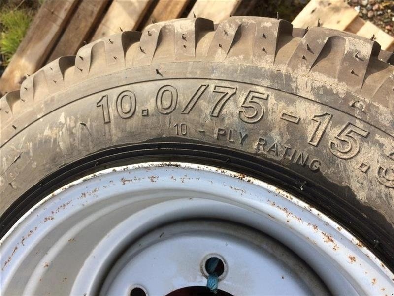 Reifen des Typs Vredestein 10.0/75-15.3 m. 6 huls fælg, Gebrauchtmaschine in Mern (Bild 2)