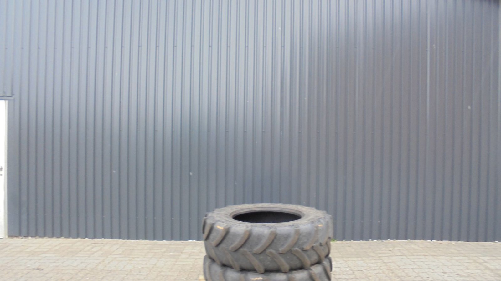 Reifen des Typs Vredestein 340/85-24, Gebrauchtmaschine in Ribe (Bild 1)