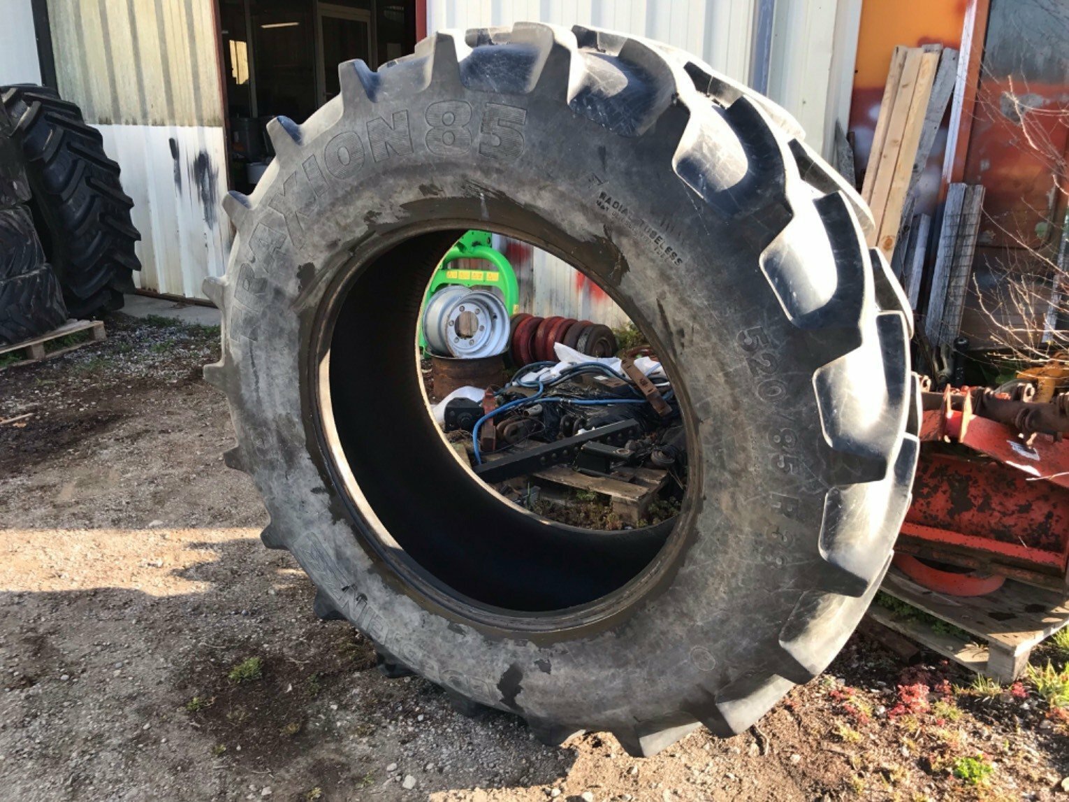 Reifen van het type Vredestein 520/85R38, Gebrauchtmaschine in LA SOUTERRAINE (Foto 2)