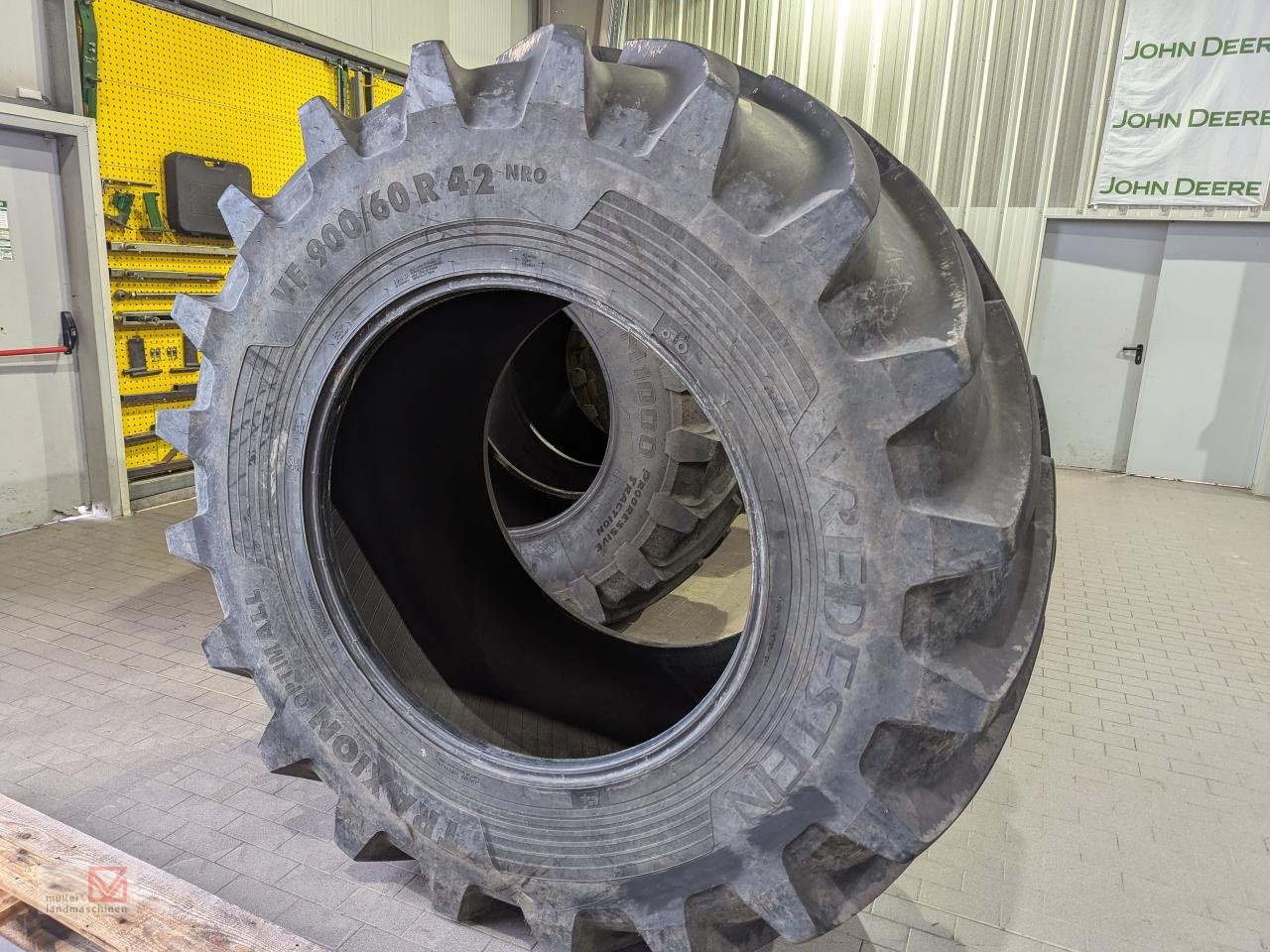 Reifen des Typs Vredestein Reifen 900/60 R 42, Gebrauchtmaschine in Bonndorf (Bild 1)