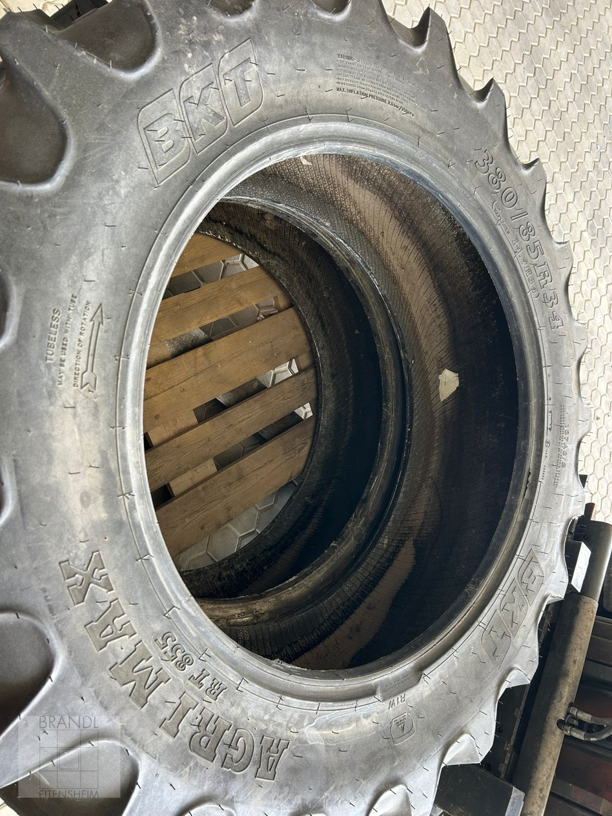 Reifentechnik del tipo BKT 380/85R34, Neumaschine In Eitensheim (Immagine 1)
