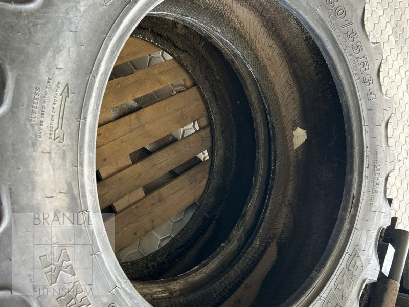 Reifentechnik des Typs BKT 380/85R34, Neumaschine in Eitensheim (Bild 1)