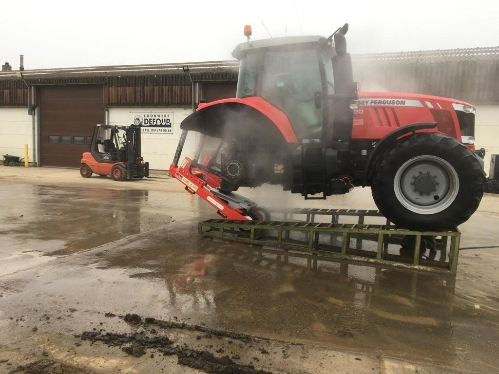 Reifentechnik des Typs Trakjak Euro Pro 12T, Neumaschine in Havelange (Bild 2)