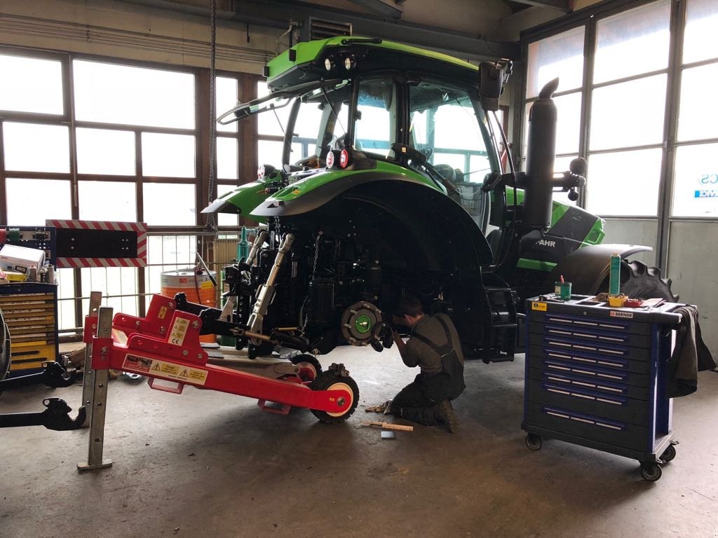 Reifentechnik des Typs Trakjak Euro Pro 12T, Neumaschine in Havelange (Bild 3)