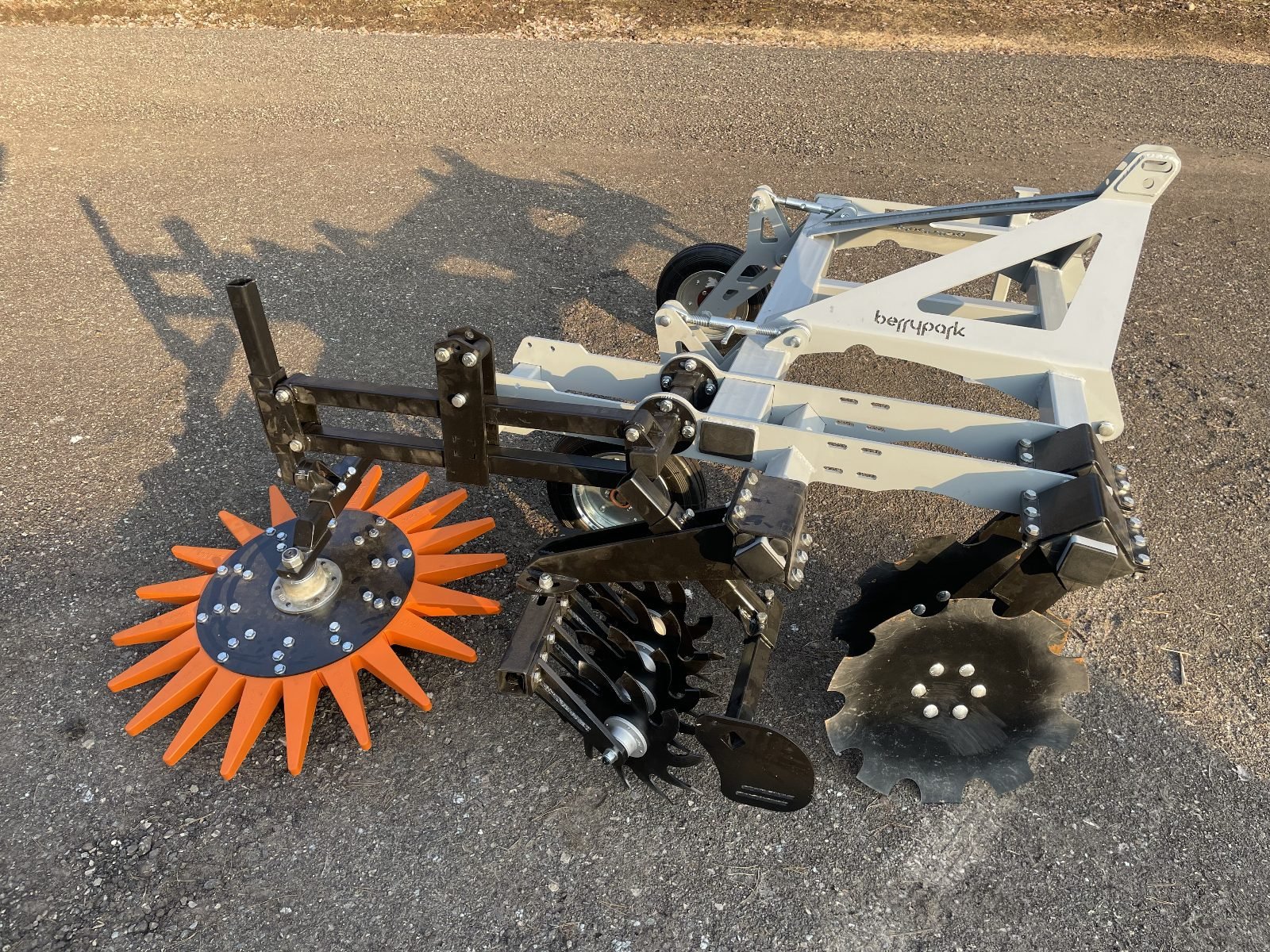 Rollhacke типа Berrypark Roll- und Fingerhacke / Orchard Weeder, Neumaschine в Michałowo (Фотография 2)