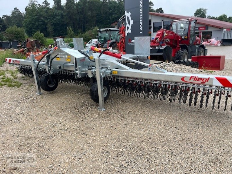 Rollhacke du type Fliegl RLHK2514, Neumaschine en Berching (Photo 1)