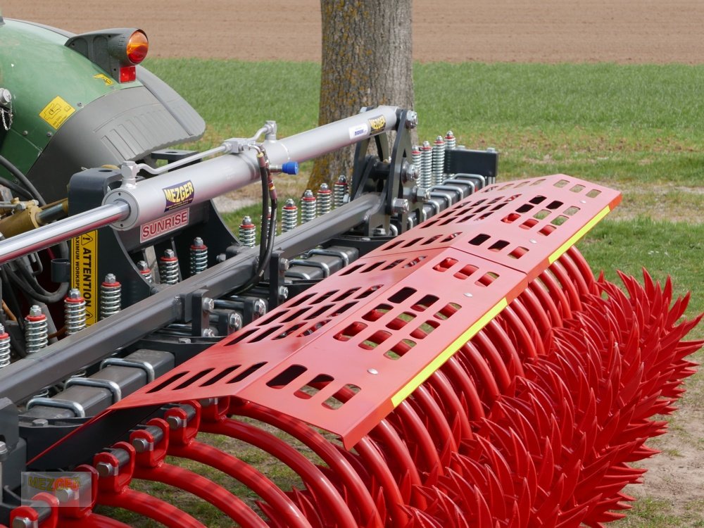 Rotorstriegel des Typs Sonstige Madara Sunrise Rollhacke 5,8 m, Rollstriegel (Lagermaschine), Neumaschine in Ditzingen (Bild 8)