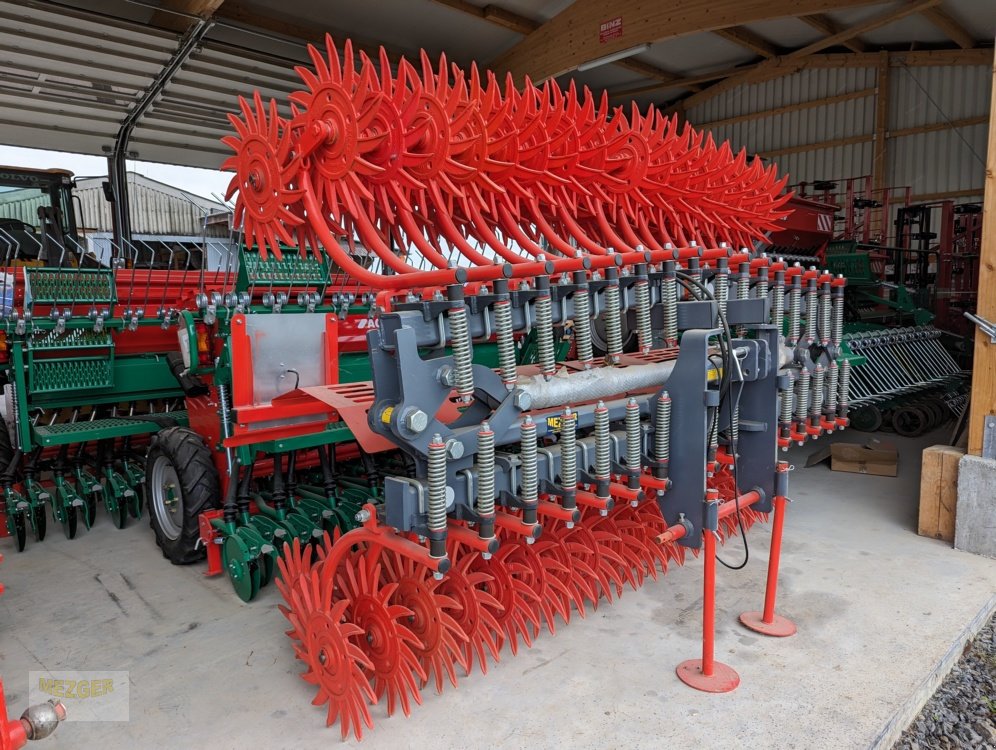 Rotorstriegel des Typs Sonstige Madara Sunrise Rollhacke 5,8 m, Rollstriegel (Lagermaschine), Neumaschine in Ditzingen (Bild 11)