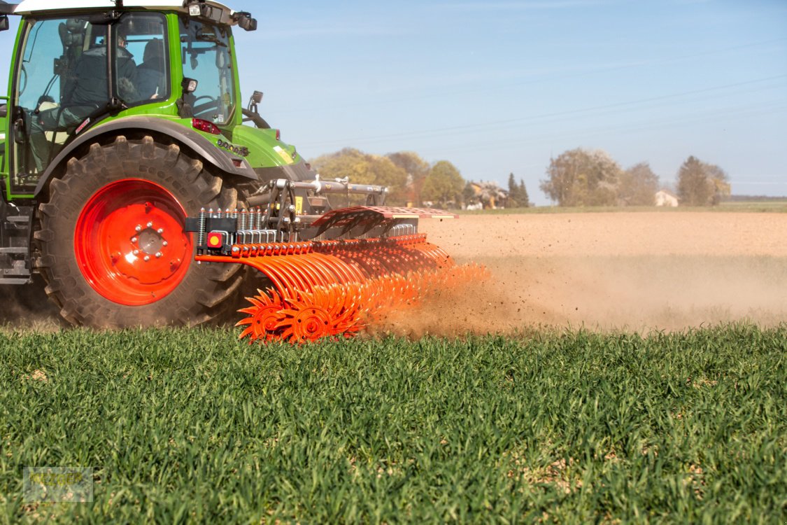 Rotorstriegel des Typs Sonstige Madara Sunrise Rollhacke 5,8 m, Rollstriegel (Lagermaschine), Neumaschine in Ditzingen (Bild 14)