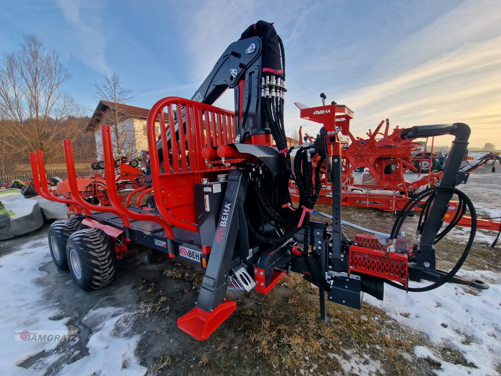 Rückewagen & Rückeanhänger tip BEHA T810 mit Crane 7050, Neumaschine in Eberfing (Poză 1)