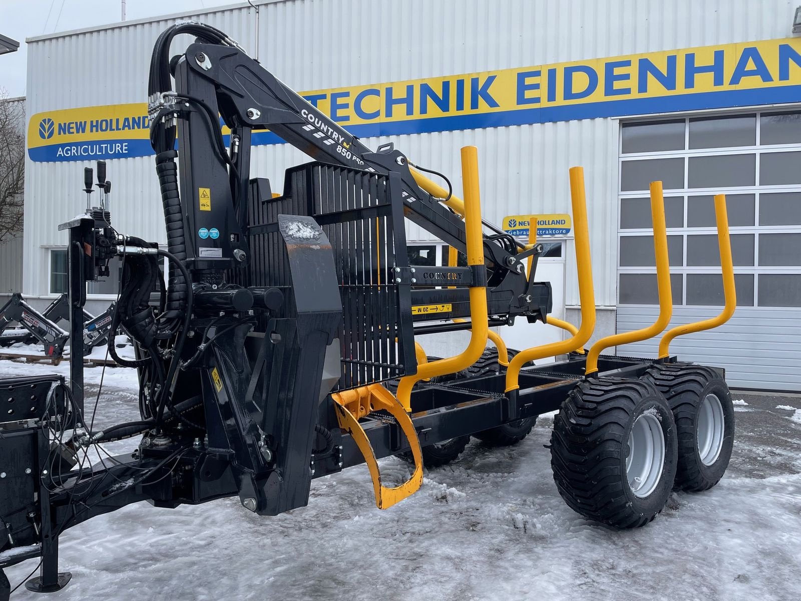 Rückewagen & Rückeanhänger типа Country 130D Rückewagen mit Kran 850 PRO, Vorführmaschine в Burgkirchen (Фотография 1)