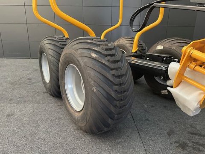 Rückewagen & Rückeanhänger des Typs Country Rückewagen 50S mit Kran 550 Master 5to, Neumaschine in Tamsweg (Bild 7)