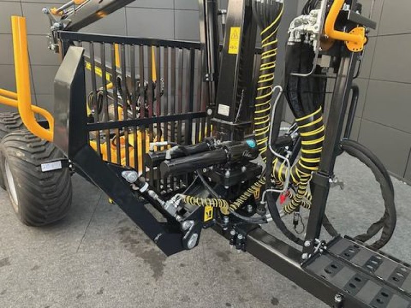 Rückewagen & Rückeanhänger des Typs Country Rückewagen 50S mit Kran 550 Master 5to, Neumaschine in Tamsweg (Bild 14)